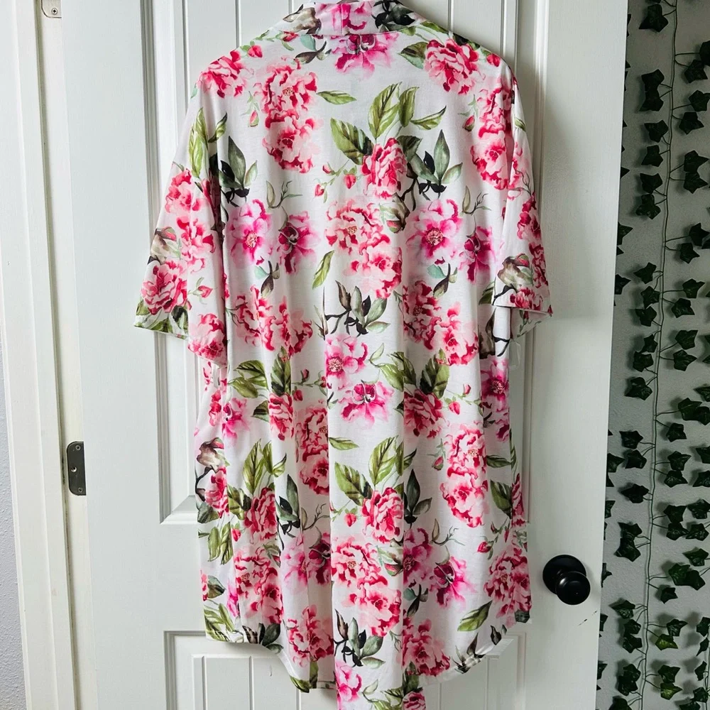 Show me your Mumu classy white and pink floral Brie Robe OS